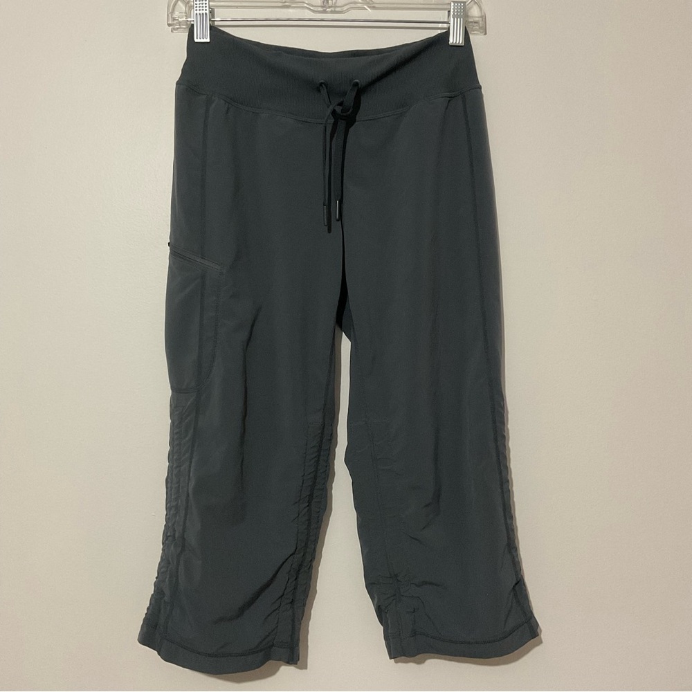 ZELLA Move It Gray Ruched Capri Studio Active Pants Size 0